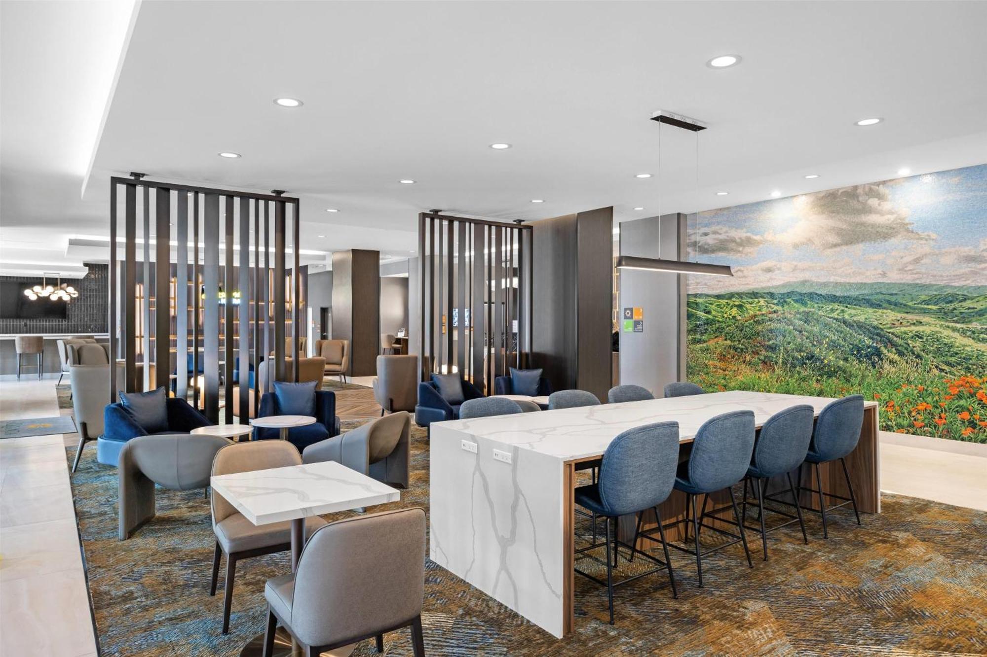 La Quinta Inn & Suites By Wyndham 拉哈布拉 外观 照片