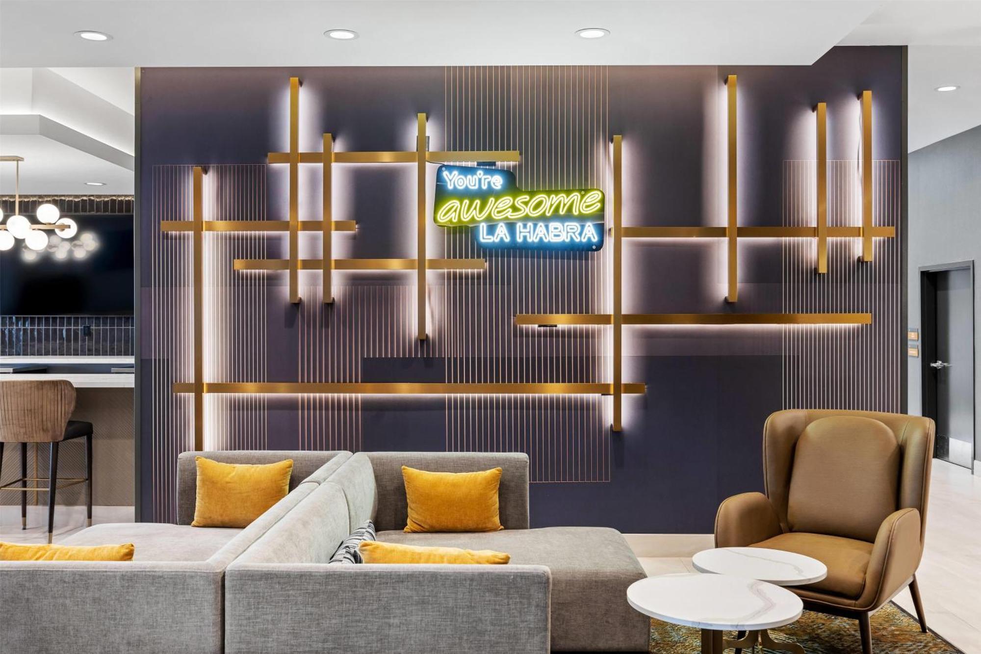 La Quinta Inn & Suites By Wyndham 拉哈布拉 外观 照片