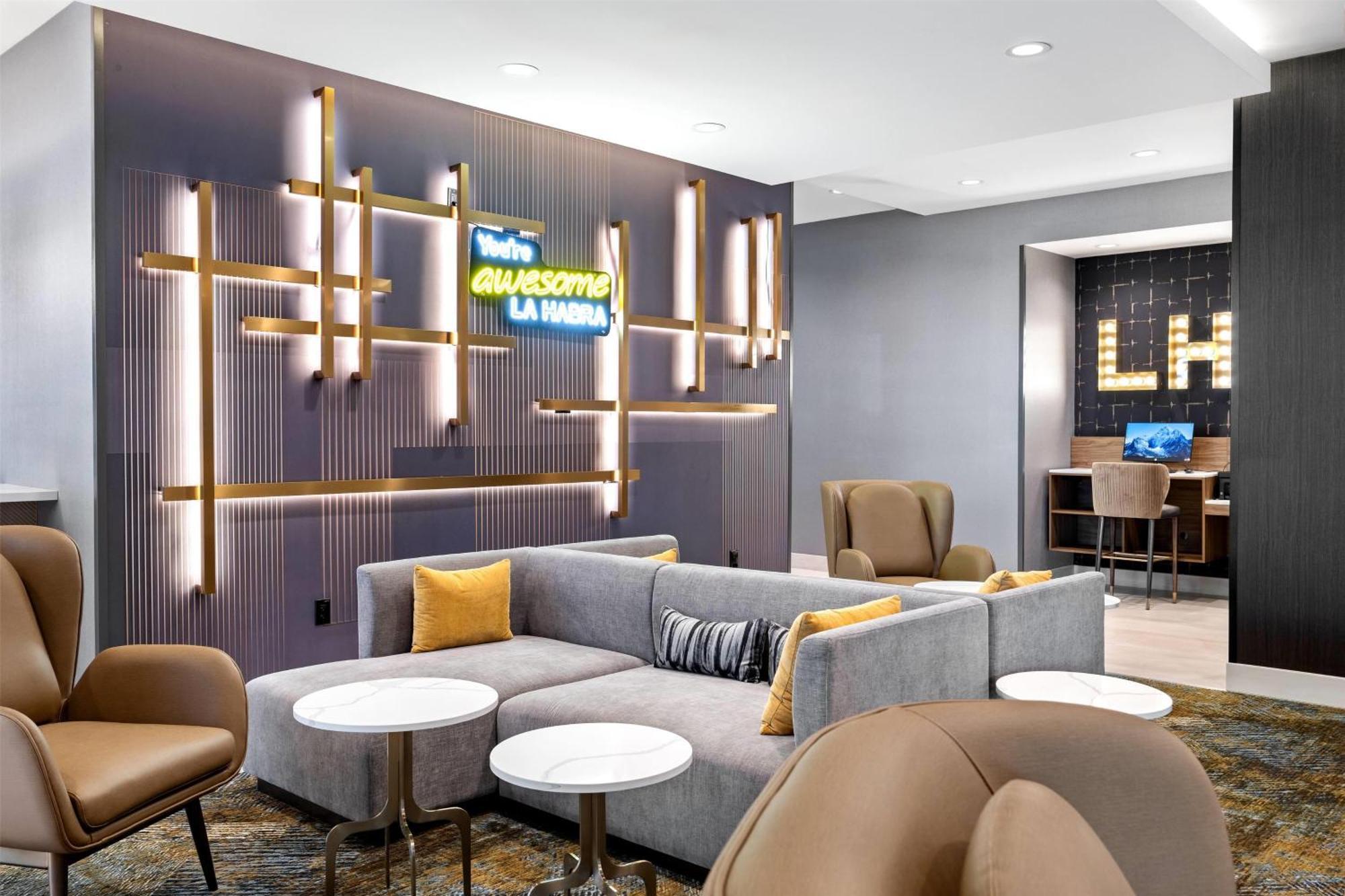 La Quinta Inn & Suites By Wyndham 拉哈布拉 外观 照片